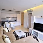 Квартира с ремонтом всего в 50 метрах от моря в районе Оба