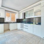 Просторная квартира без мебели в районе Оба