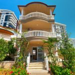 Трехэтажная вилла 4+1 с тремя санузлами в Махмутларе